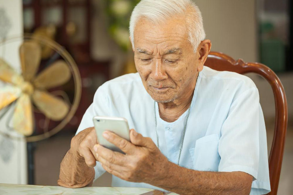 Essential AARP Smartphones Designed for Seniors