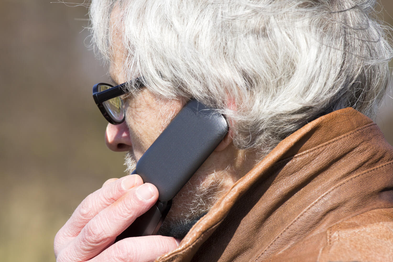 Top 5 User-Friendly Flip Phones for Seniors with Advanced Features