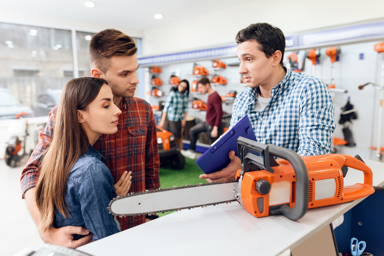 Essential Tips for Choosing the Perfect Chainsaw