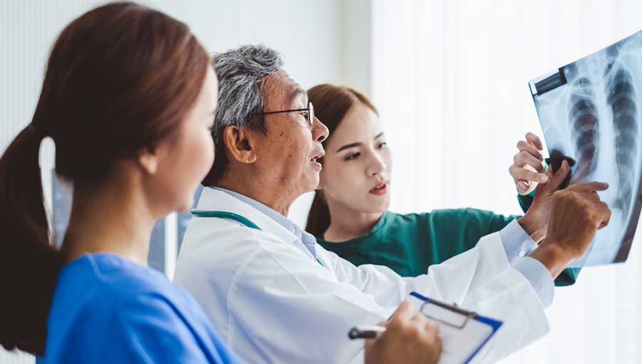 Understanding the Differences Between Bronchitis and Pneumonia