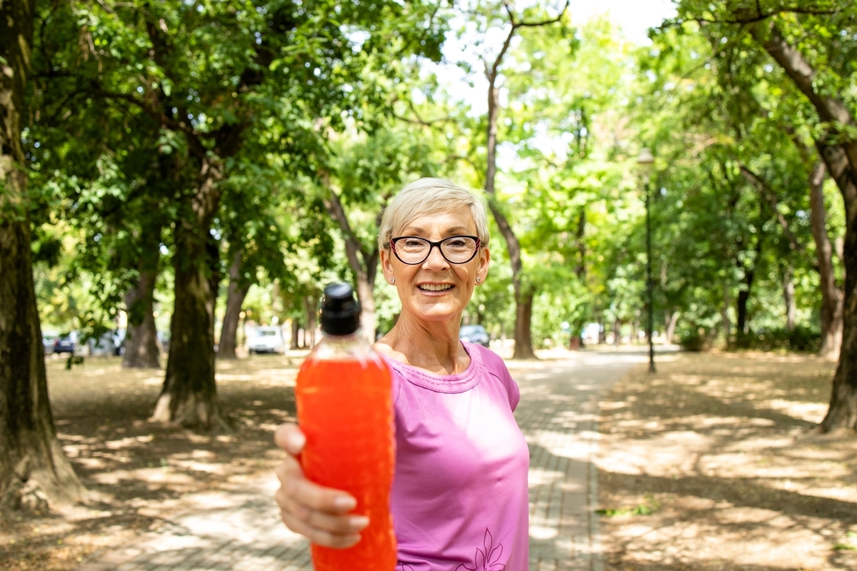 Hydration Solutions for Seniors: The Role of Electrolyte Beverages in Aging Well