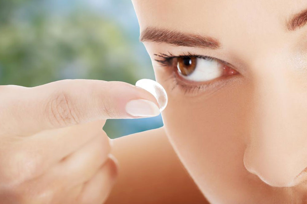Simplifying Contact Lens Use for Those with Dry Eyes
