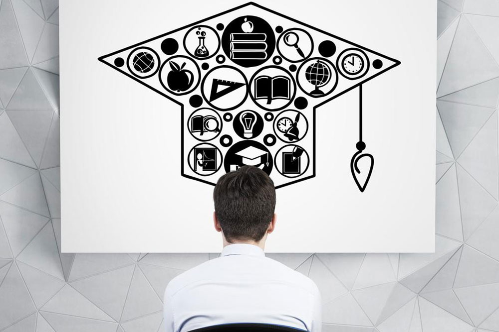 Advantages and Disadvantages of Pursuing an Online Ph.D. Program