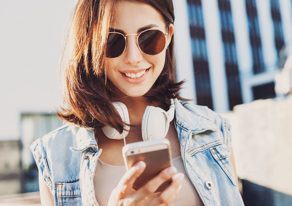 Top FAQs About No-Contract Family Cell Phone Plans