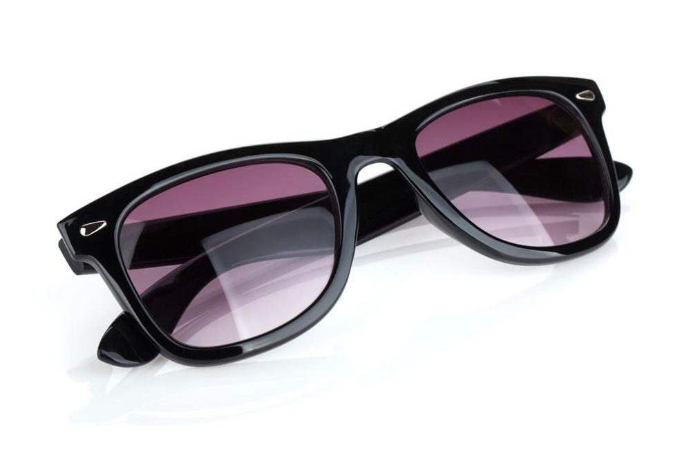 Guide to Selecting the Ideal Sunglasses: From Ray Ban Classics to Modern Trends