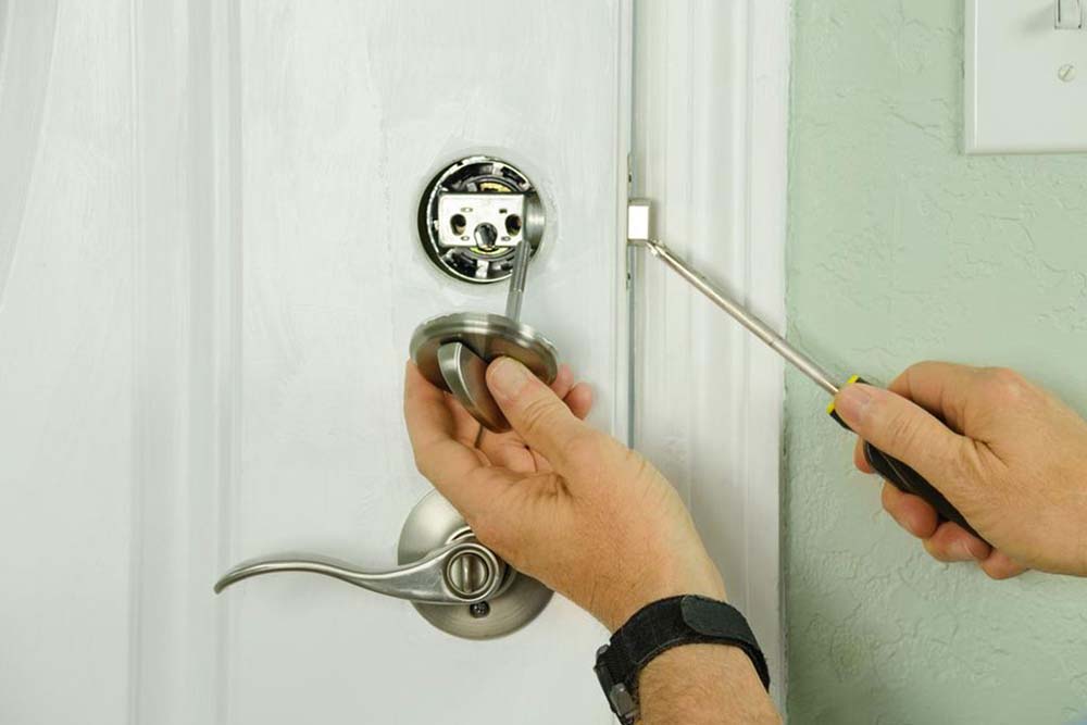 Essential Guide: What You Need to Know Before Pursuing a Locksmith Career