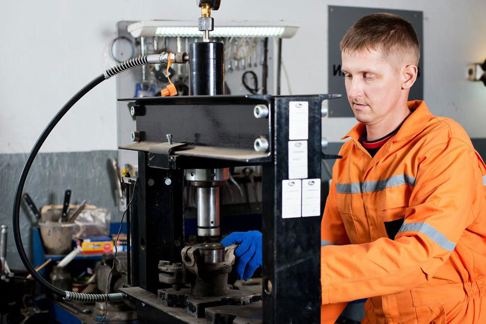 Why You Should Rely on a Car Locksmith in Emergencies