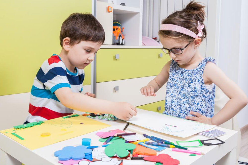 Encouraging Creativity in Kids Through Arts and Crafts