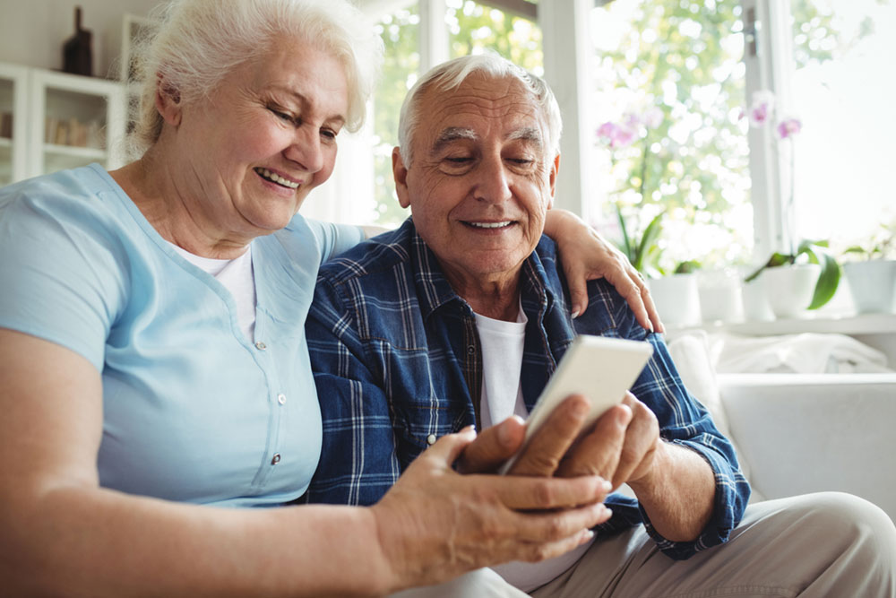 Why Seniors Should Choose TracFone Wireless Cell Phones