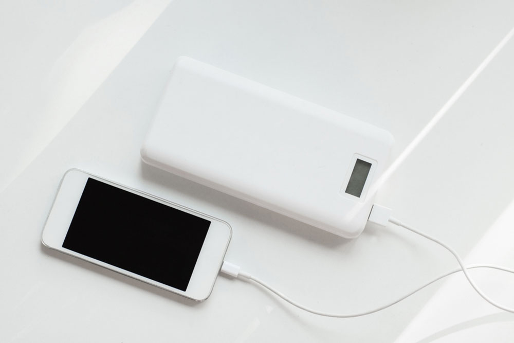 Essential On-the-Go Devices: Power Banks and Smartphone Holders