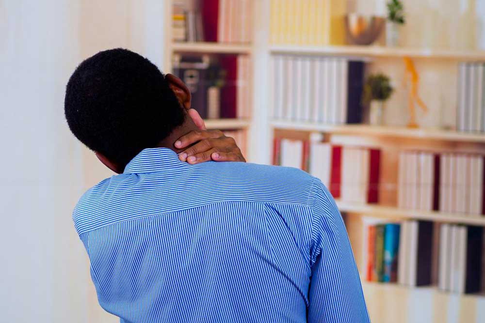 Understanding the Causes of Neck and Shoulder Discomfort