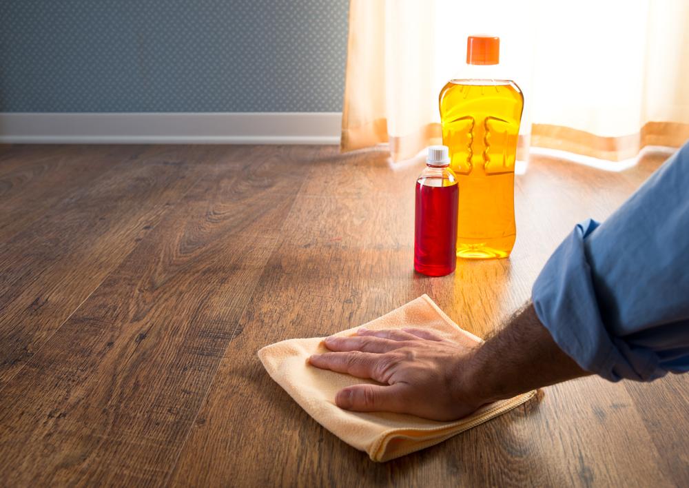 Top 4 Eco-Friendly Solutions for Deep Cleaning Wooden Floors