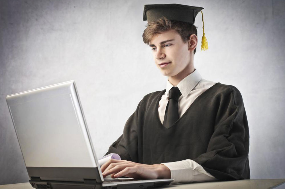 Essential Guide to Financial Aid and Grants for Online Education