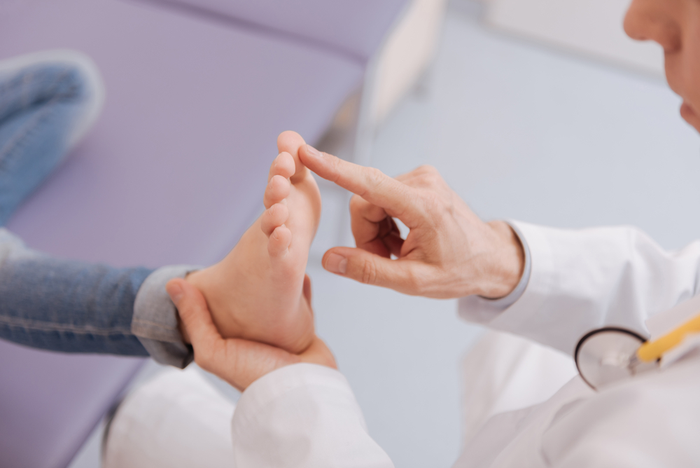 Understanding and Managing Swelling in the Feet: Causes and Effective Relief Methods