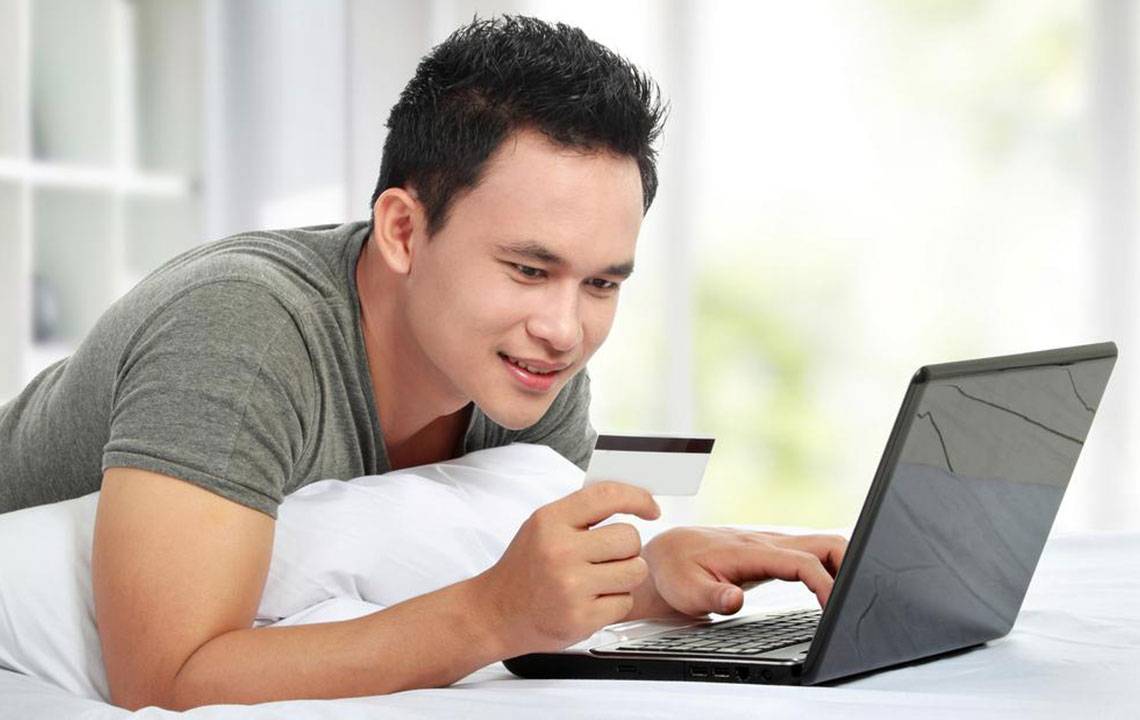 Understanding the Key Differences Between Traditional Banks and Digital Payment Platforms