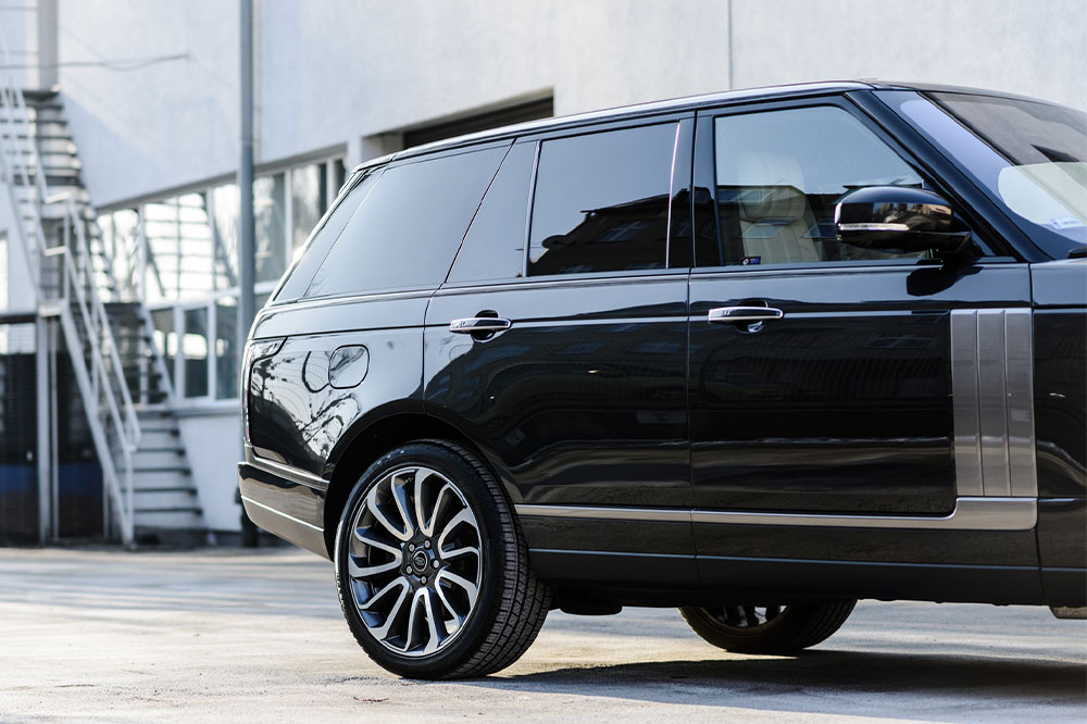 Discover the Features of the New Land Rover LR2