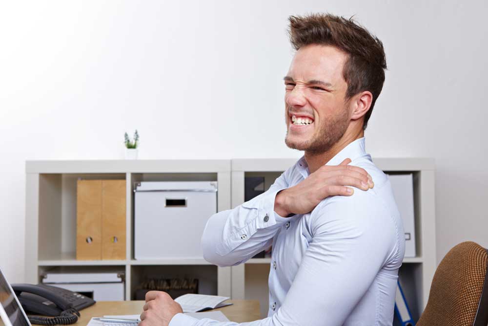 Understanding the Causes Behind Shoulder Blade Discomfort