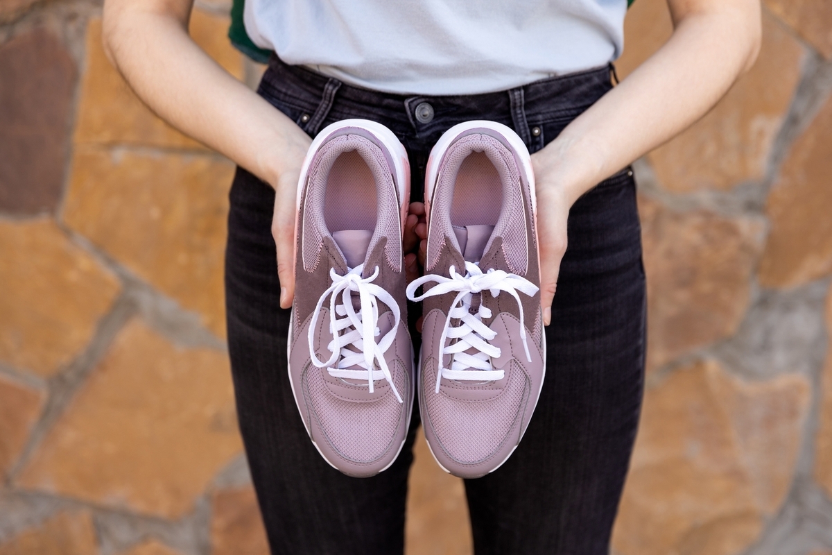 Best Walking Shoes for Women Over 60: Enhancing Comfort, Support, and Stability