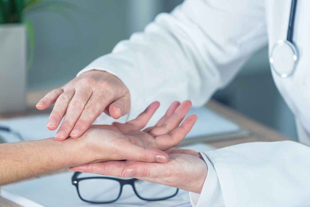 Comprehensive Guide to Recognizing the Signs and Symptoms of Dermatomyositis