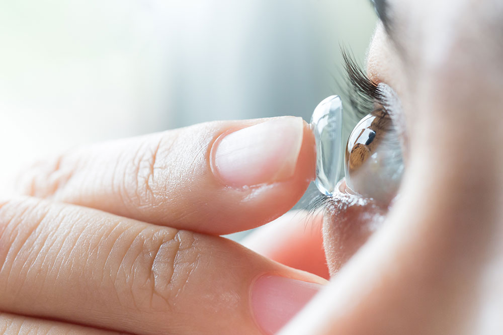 Advantages and Disadvantages of Multifocal Contact Lenses