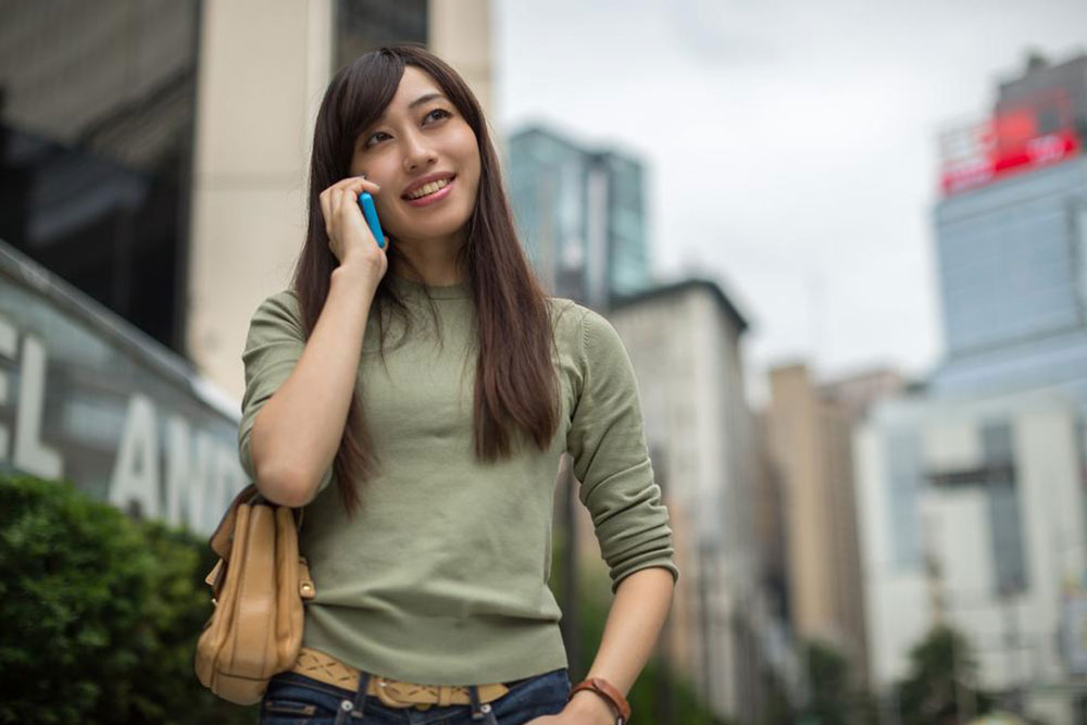 Best International Postpaid Mobile Plans for Frequent Travelers