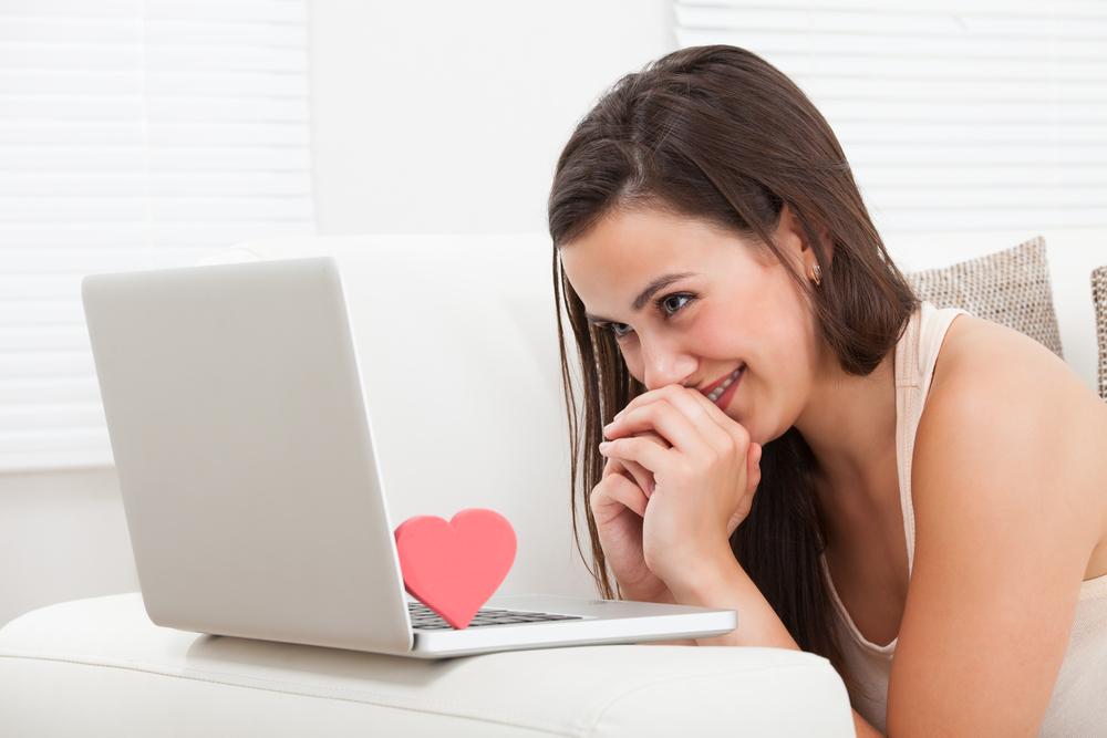 Top 4 Reasons People Are Turning to Online Dating Platforms