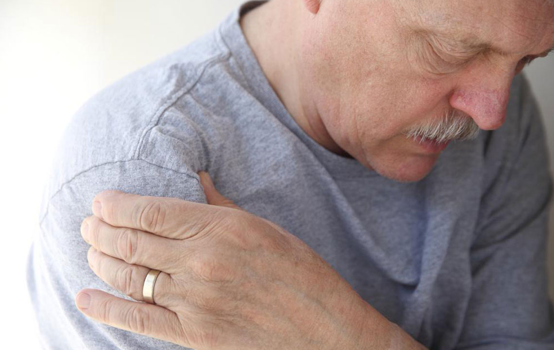 Recognizing Shoulder Joint Pain: Key Symptoms and Causes