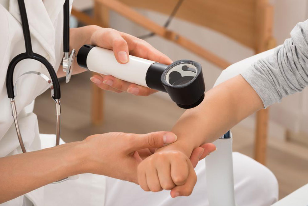 Comprehensive Guide to Squamous Cell Carcinoma: Symptoms, Risks, and Treatments