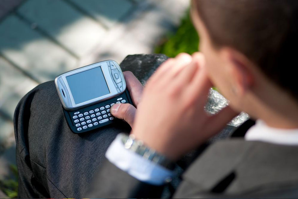 Nostalgic Revival: The Return of 90s Trends in Modern Fashion and Technology