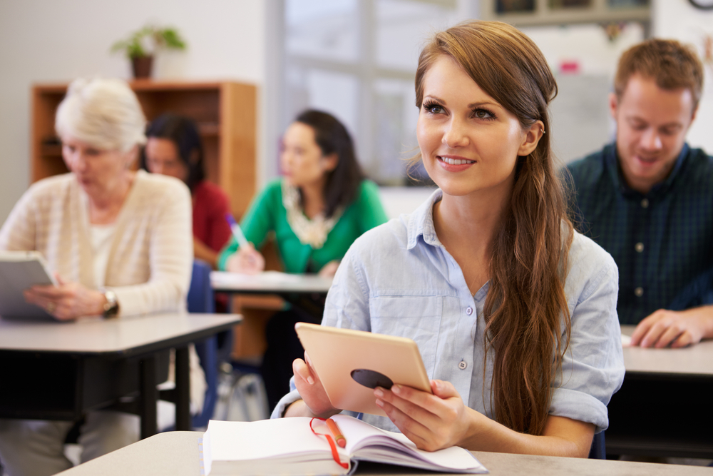 In-Person vs. Virtual College Education: Pros and Cons