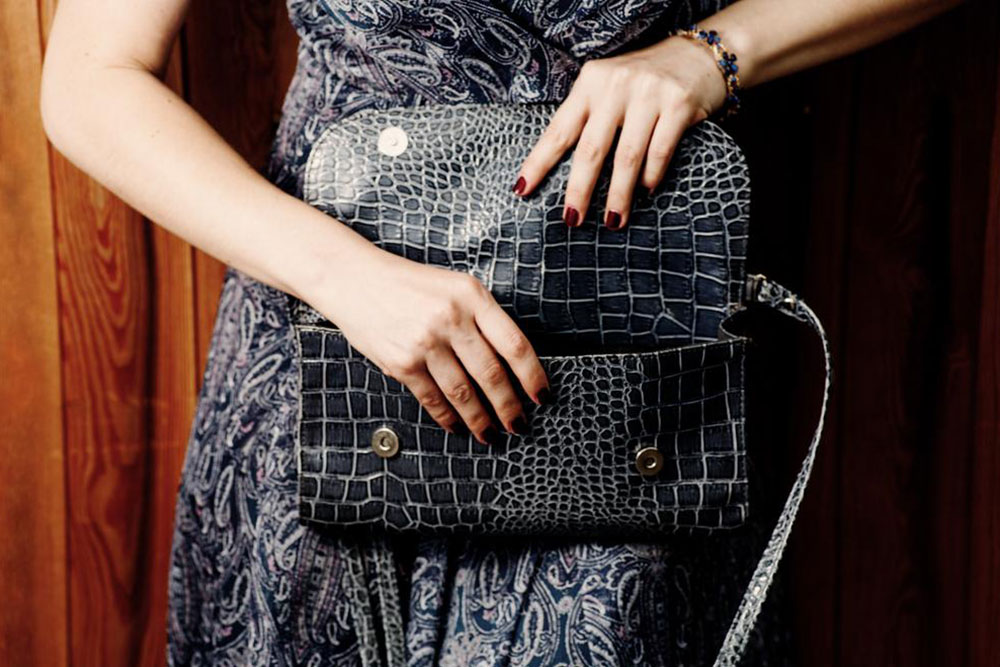 Essential Tips for Choosing and Caring for a Michael Kors Handbag