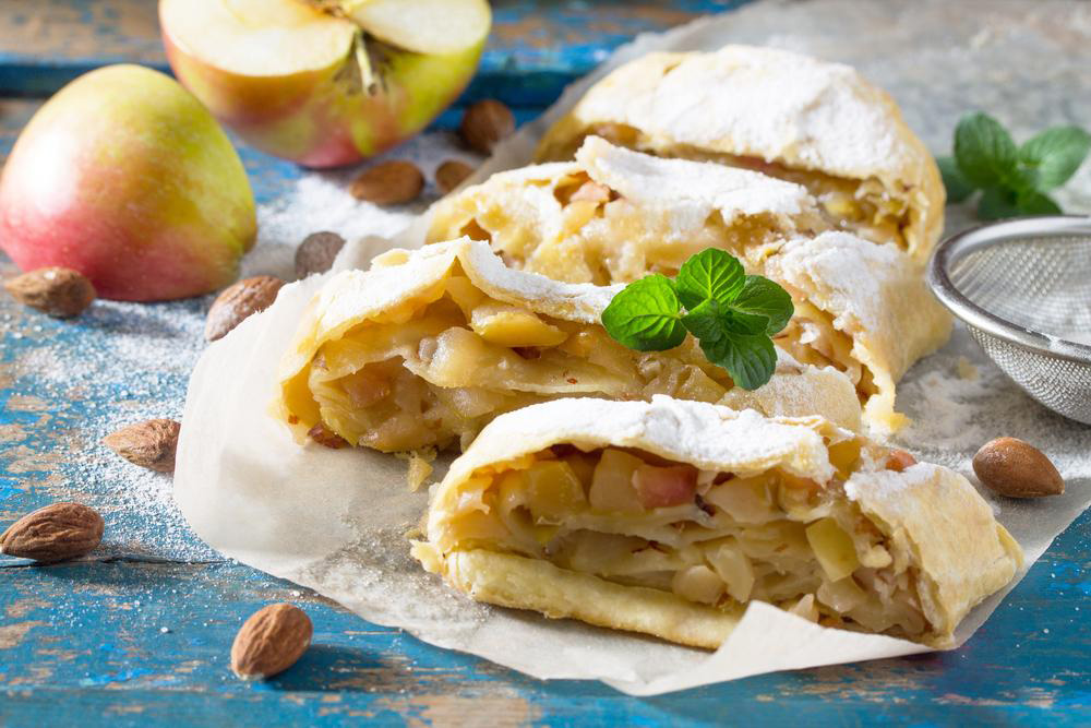 Quick and Delicious Apple Strudel Recipes for Home Baking