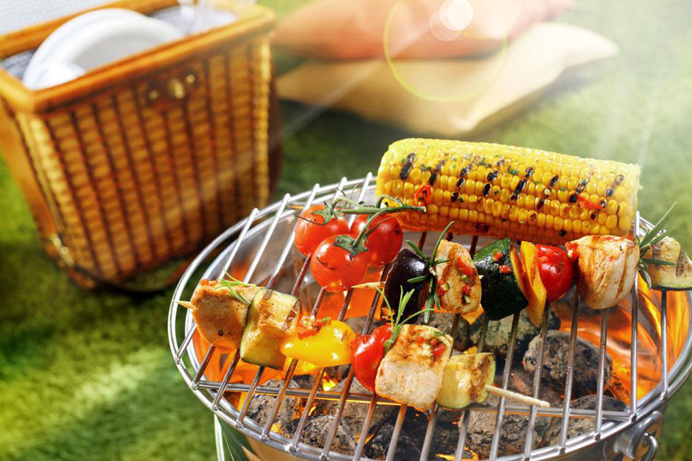 Top 4 Reasons to Choose the Big Green Egg Grill for Your Outdoors