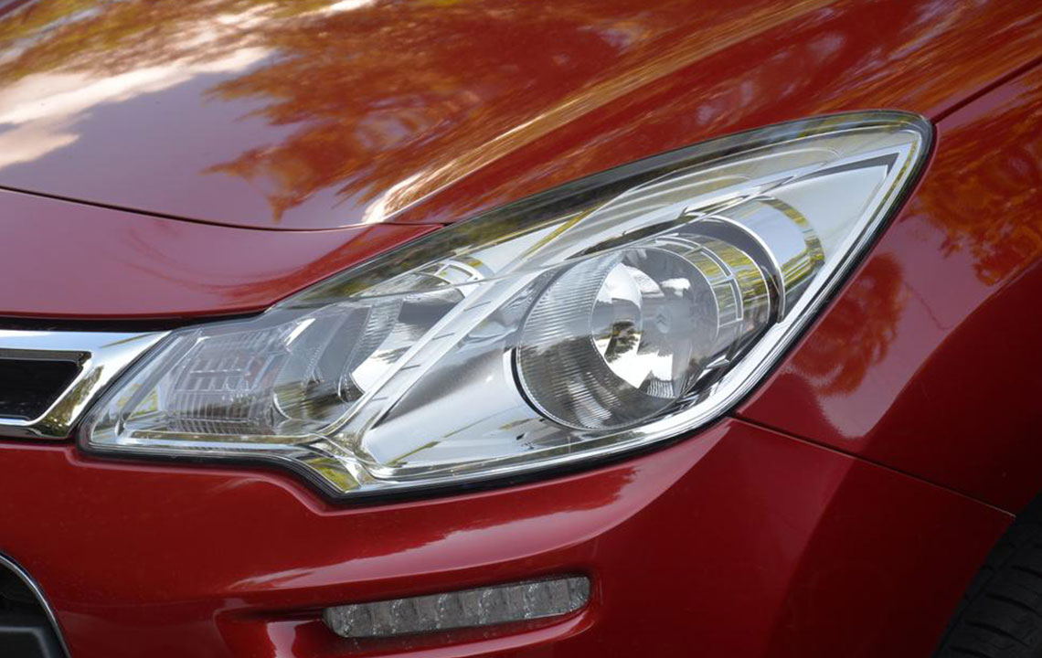 2016 Lincoln MKZ: Comprehensive Review of Features and Value