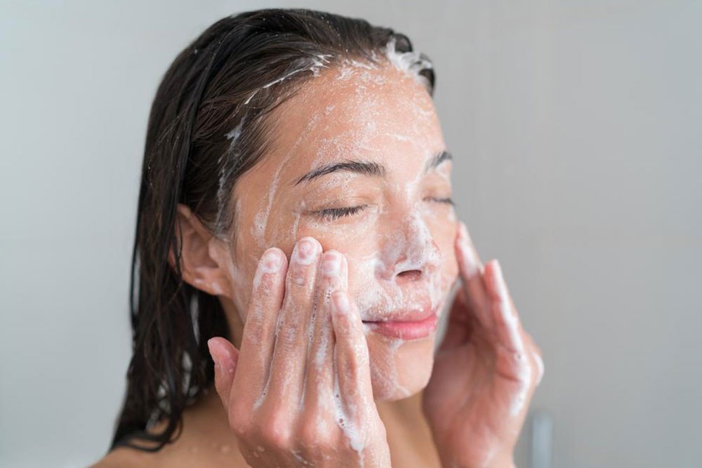 Top Exfoliating Facial Scrubs for Youthful Skin