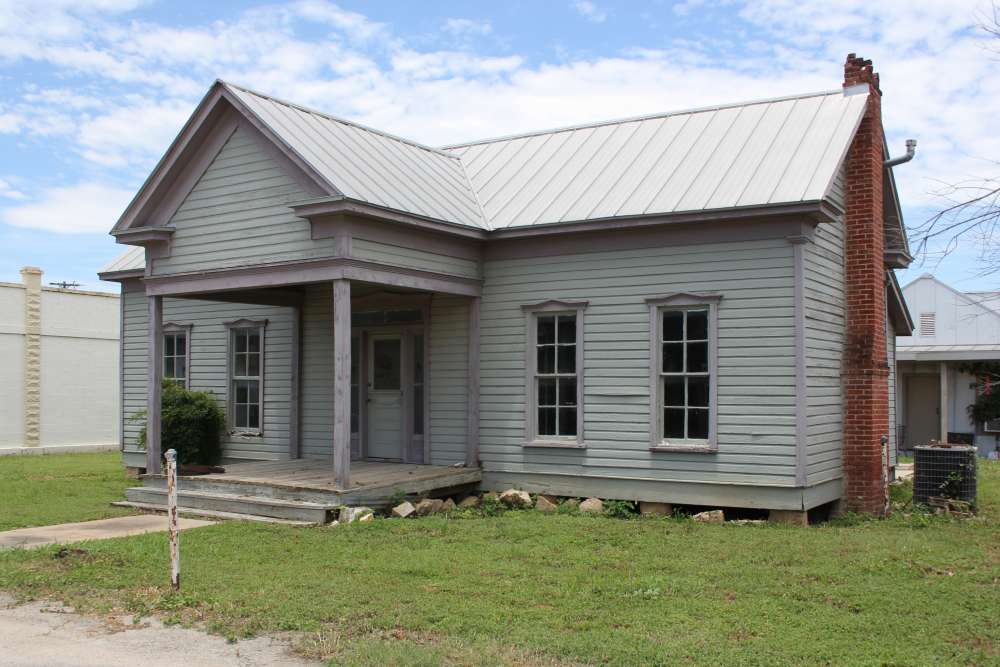 Affordable Senior Housing Opportunities in Vacant Properties – Advantages, Costs, and Important Tips