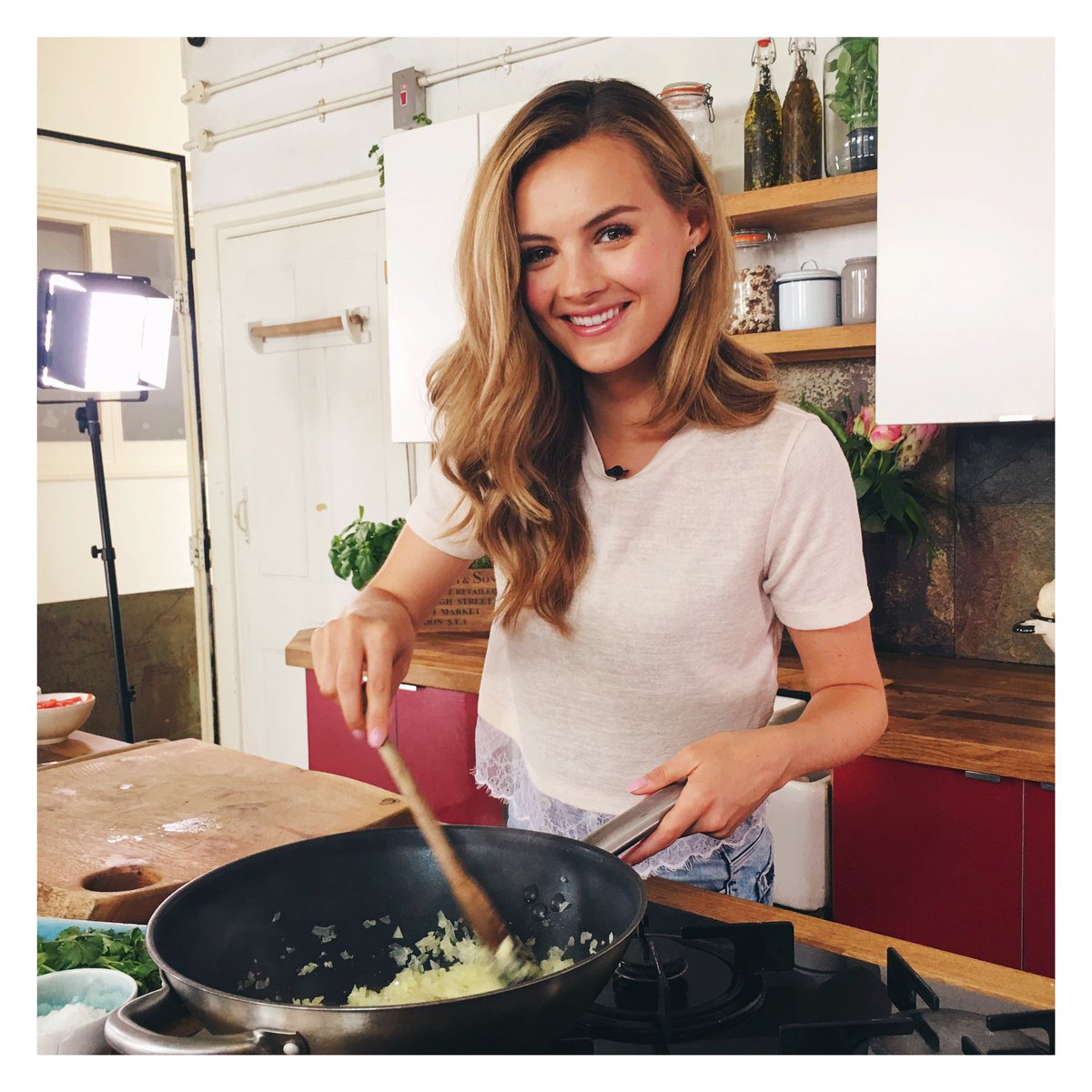 Top 5 Healthy Evening Snack Ideas Under 300 Calories