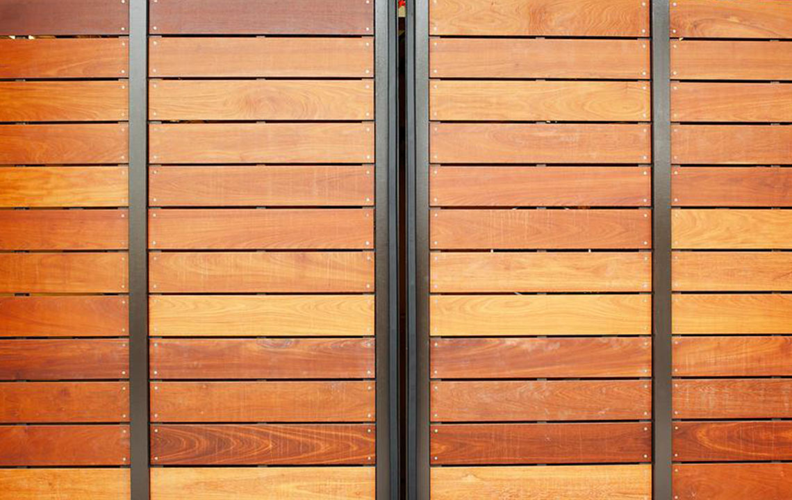 Guide to Replacing Garage Door Panels Effectively
