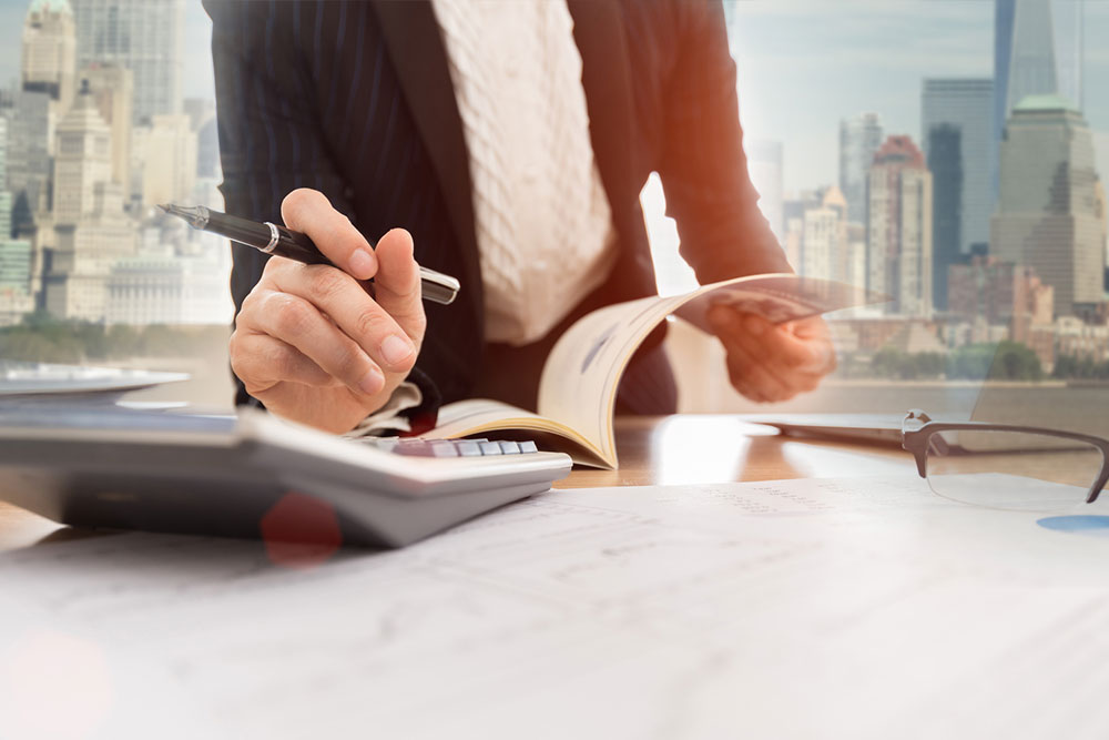 Essential Tips for Choosing the Right Financial Advisor