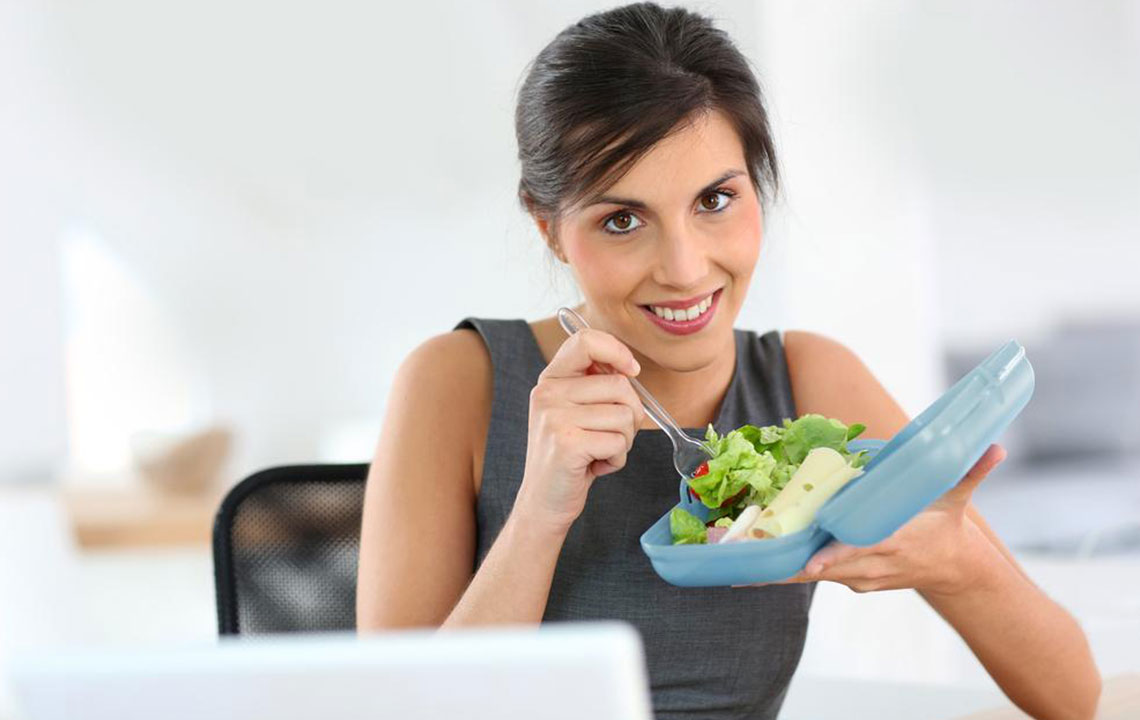 Top 8 Healthy Workplace Snacks for Quick Energy Boosts