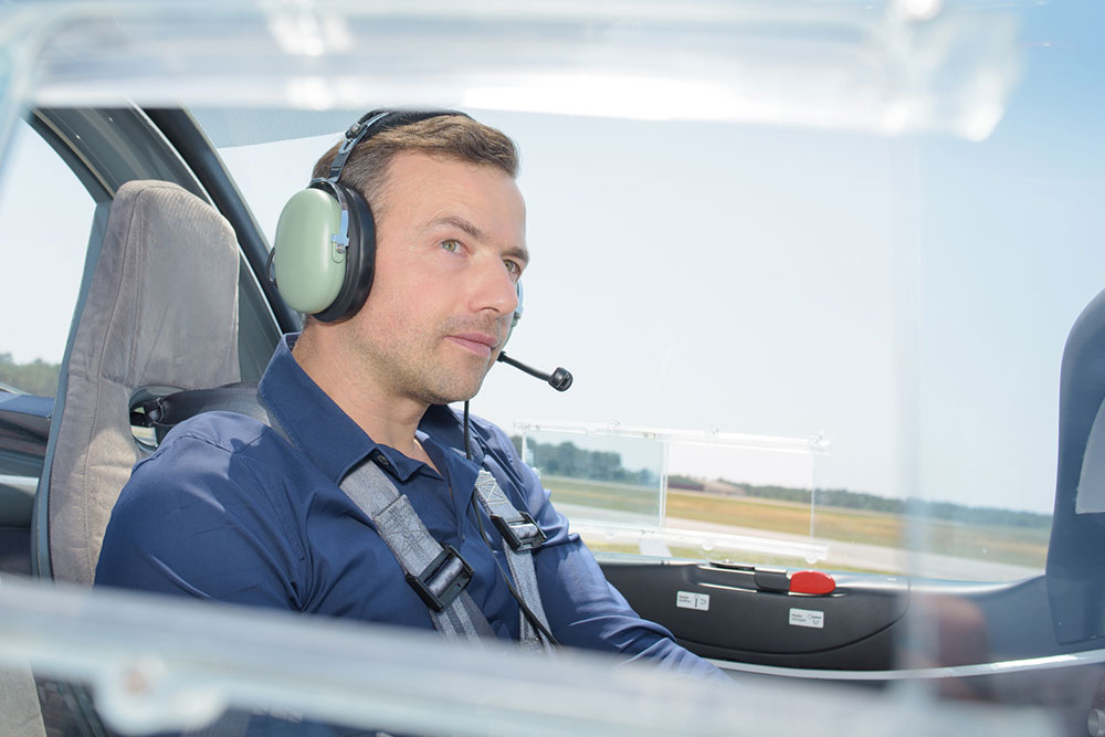 Guide to Pilot Training Programs and How to Select the Right One