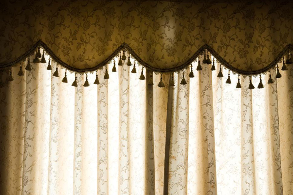 Guide to Crafting Elegant Swag Valances at Home