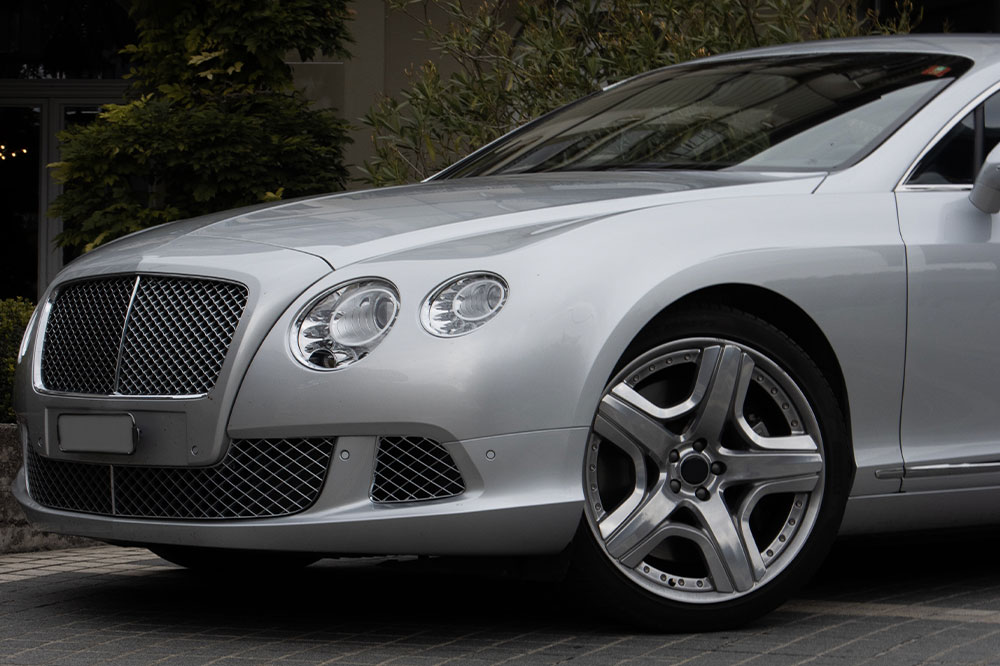 Luxury and Power: The Bentley Continental Flying Spur Unveiled