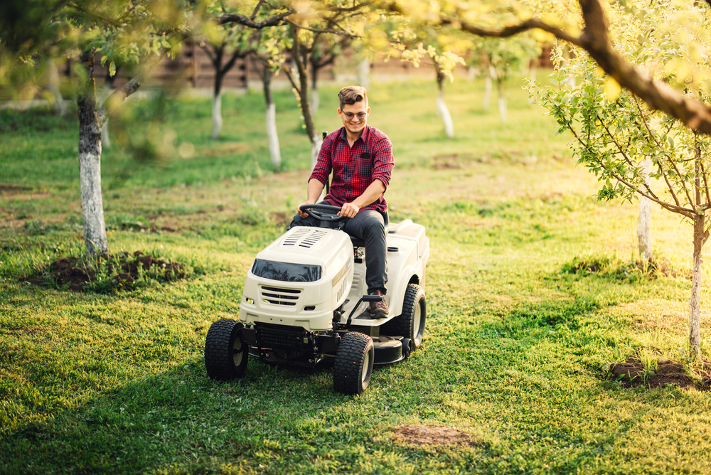Benefits of Riding Lawn Trimmers