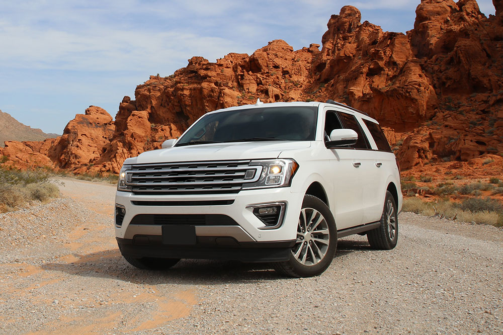 Comprehensive Review of the Infiniti QX56 Luxury SUV: Performance, Comfort, and Versatility