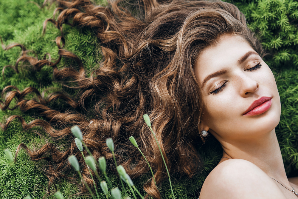 Comprehensive Guide to Caring for and Styling Curly, Frizzy Hair for a Healthy, Defined Look