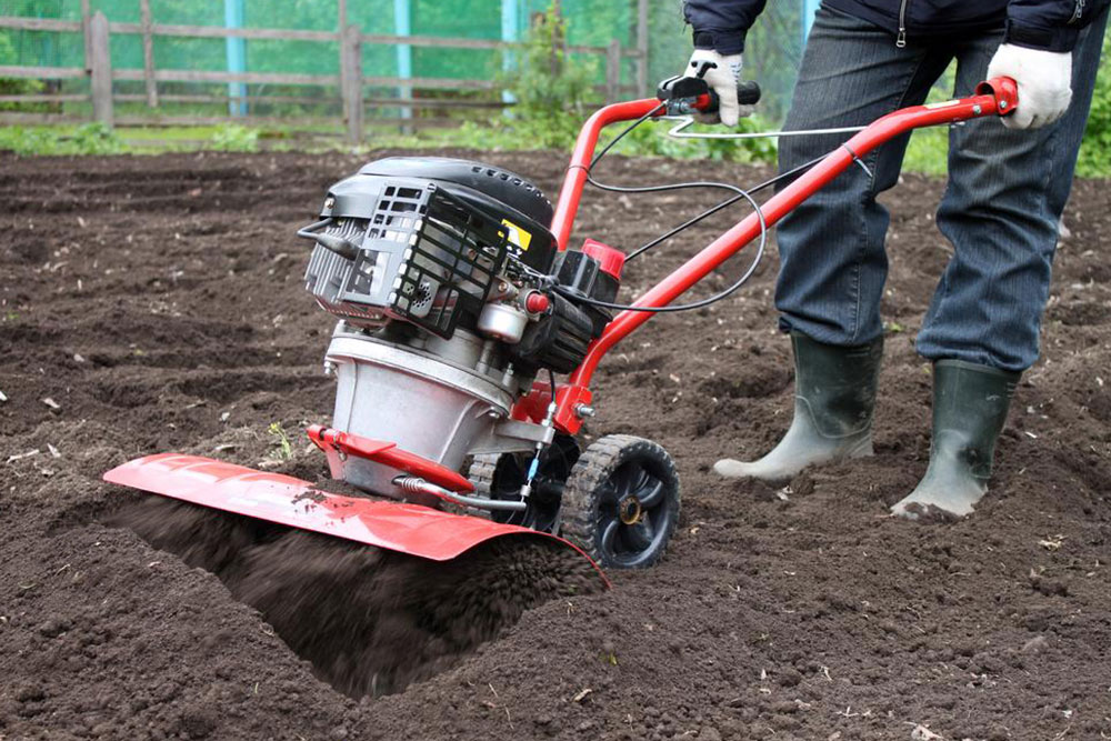Key Considerations When Choosing a Garden Tiller