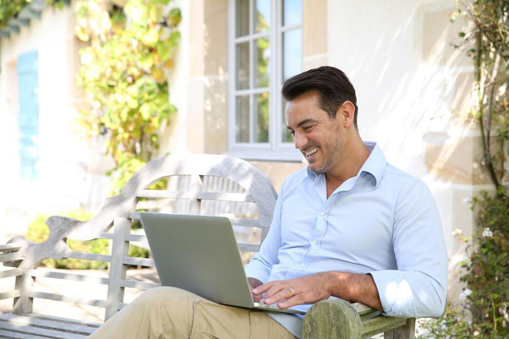 Exploring the Advantages of Internet-Based Entertainment
