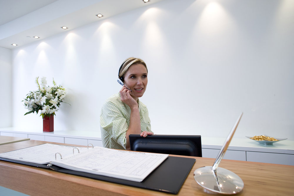 Enhancing Law Firm Operations with Virtual Receptionists: Key Features and Selection Tips
