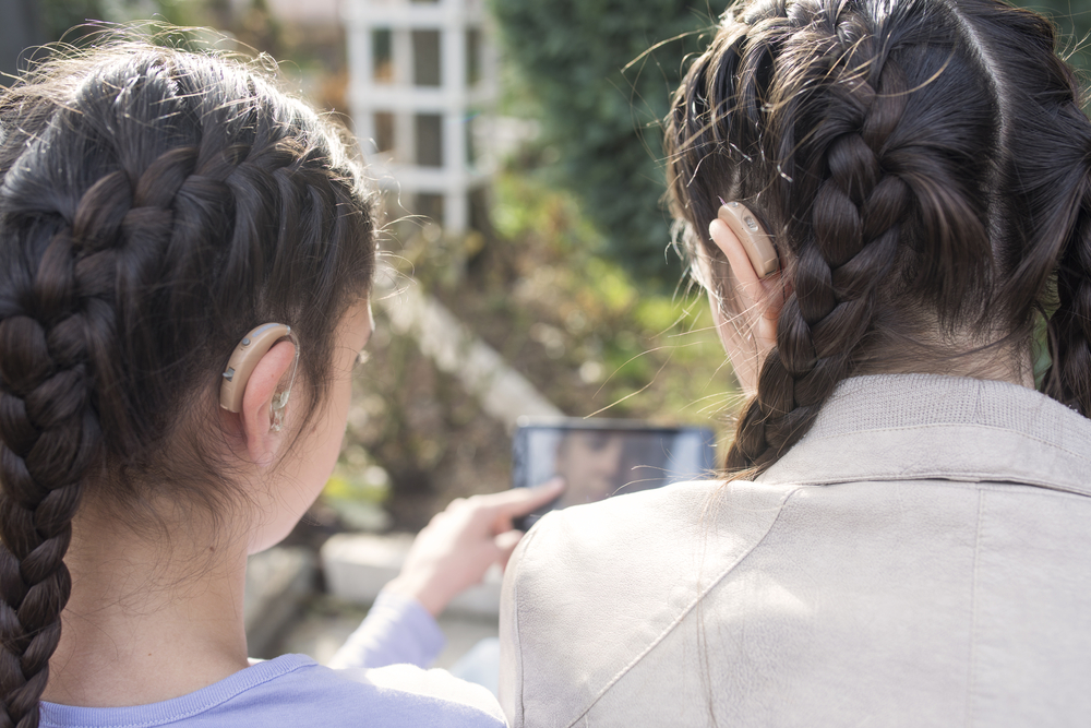 Advantages of Choosing Digital Hearing Devices